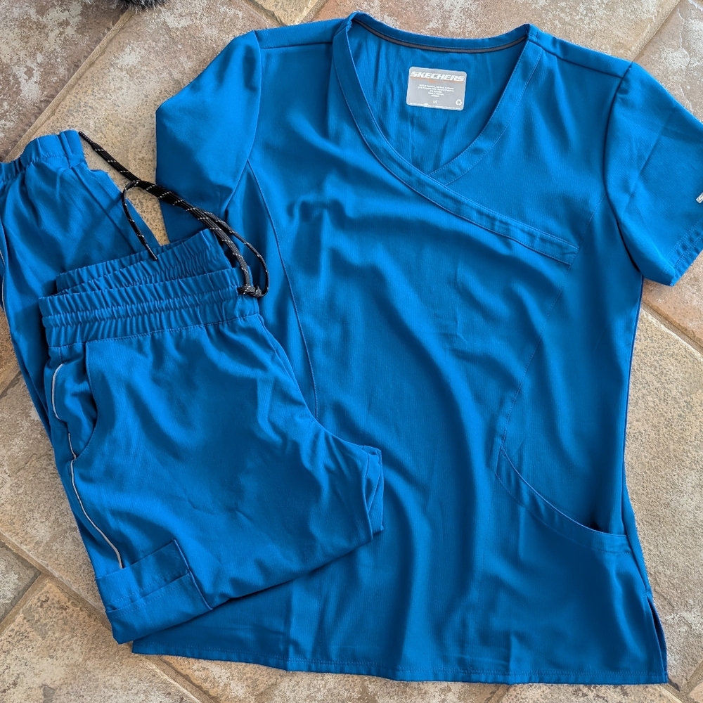 Skechers scrub set
